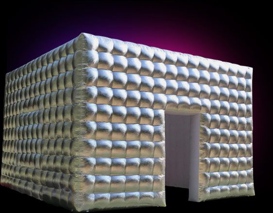 discotheque gonflable cube de 5m par 5m à louer de couleur grise métallisée